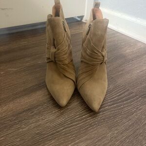Sigerson Morrison Tan Ankle Bootie Size 7.5